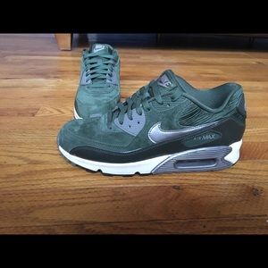 Women’s Nike Air Max 90